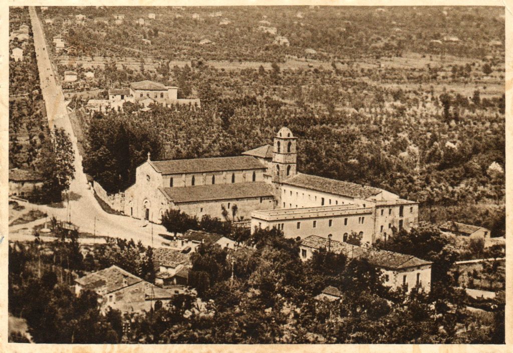 Veduta aerea dell'abazia di San Domenico in una vecchia cartolina postaole